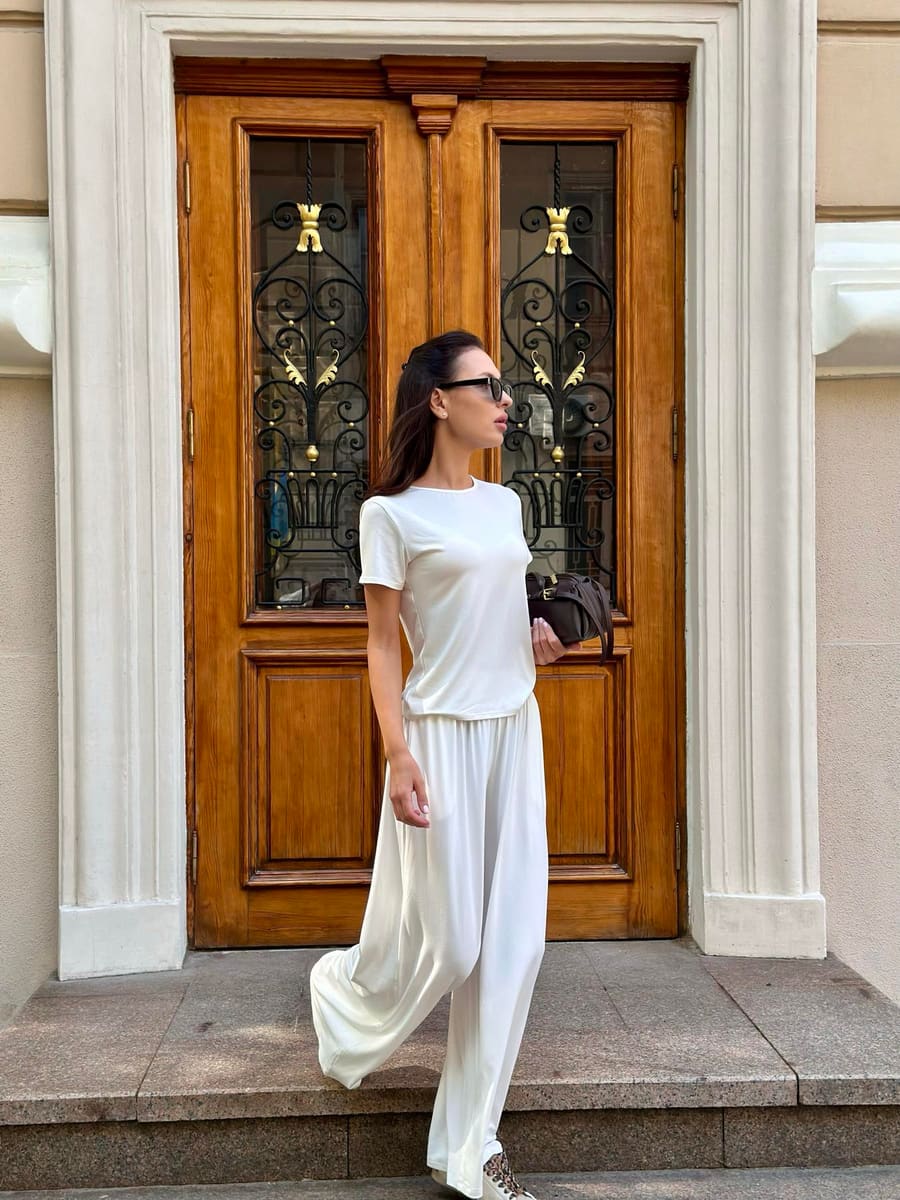 Жіночий костюм Dolce Vita з віскози футболка та штани палаццо молочний